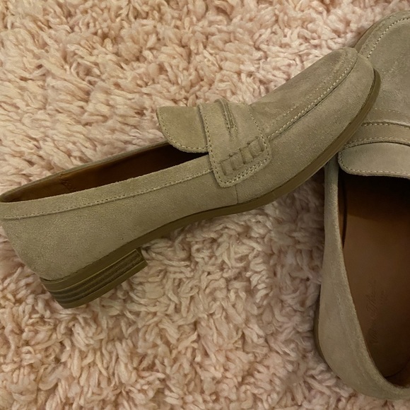 Universal Thread Anamae Tan Suede Leather Loafers Size 8 - Picture 3 of 3